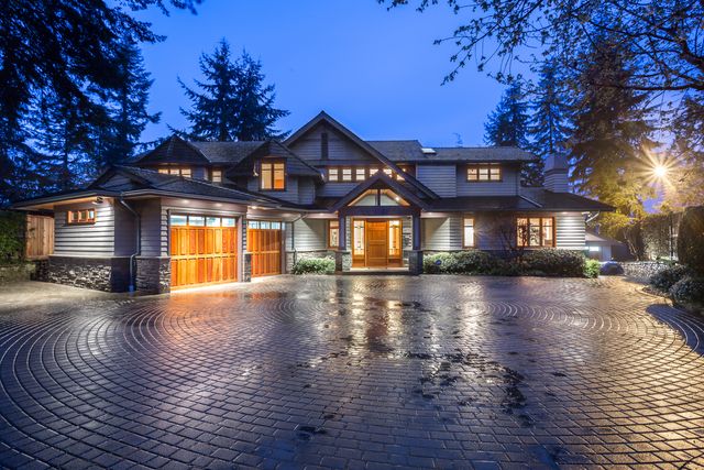 43045 at 4173 Sunset Boulevard, North Vancouver