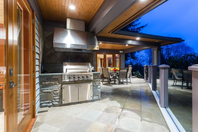 43085 at 4173 Sunset Boulevard, North Vancouver