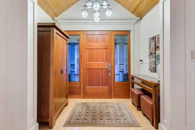 43089 at 4173 Sunset Boulevard, North Vancouver