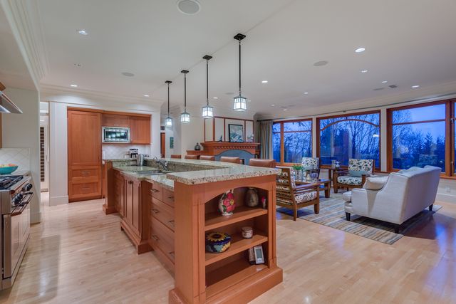 43109 at 4173 Sunset Boulevard, North Vancouver