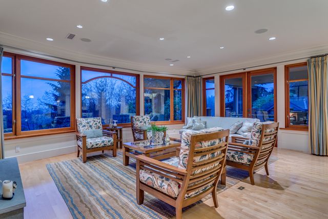 43117 at 4173 Sunset Boulevard, North Vancouver