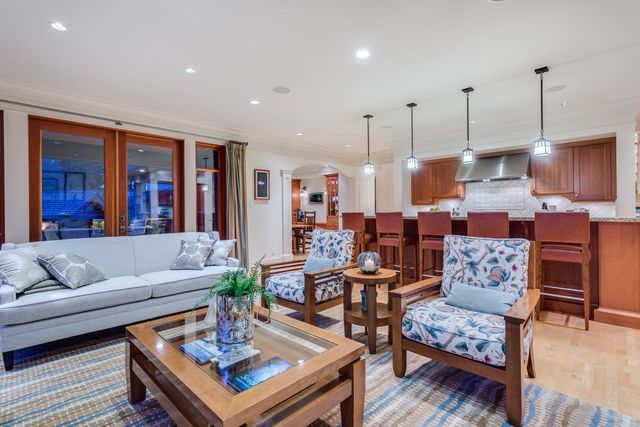 43125 at 4173 Sunset Boulevard, North Vancouver