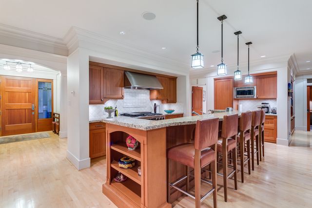 43129 at 4173 Sunset Boulevard, North Vancouver