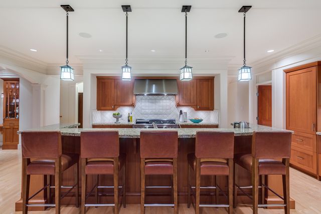 43133 at 4173 Sunset Boulevard, North Vancouver