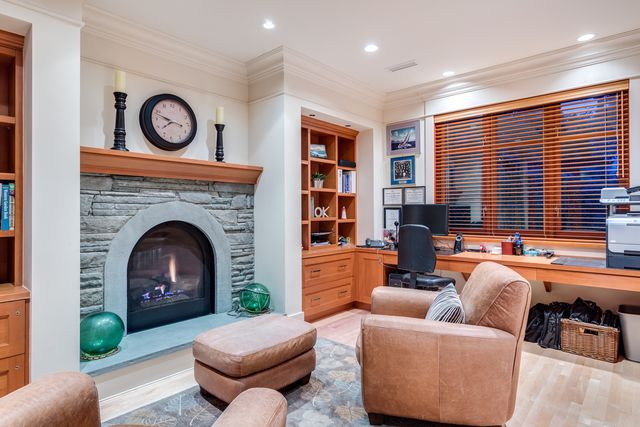 43169 at 4173 Sunset Boulevard, North Vancouver