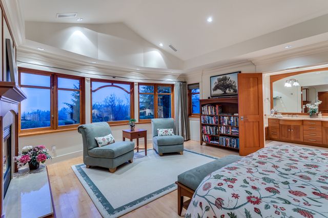 43205 at 4173 Sunset Boulevard, North Vancouver