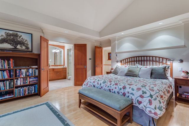 43209 at 4173 Sunset Boulevard, North Vancouver