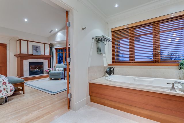 43225 at 4173 Sunset Boulevard, North Vancouver