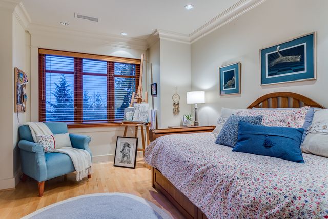 43245 at 4173 Sunset Boulevard, North Vancouver