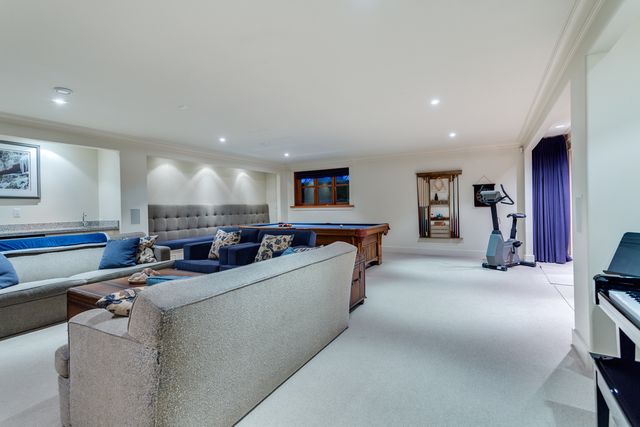 43257 at 4173 Sunset Boulevard, North Vancouver