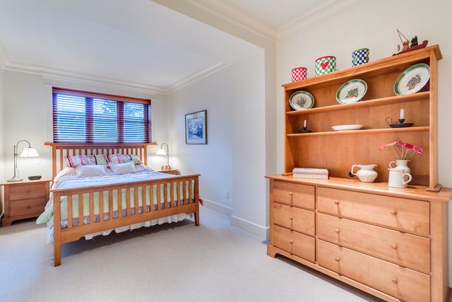 43285 at 4173 Sunset Boulevard, North Vancouver