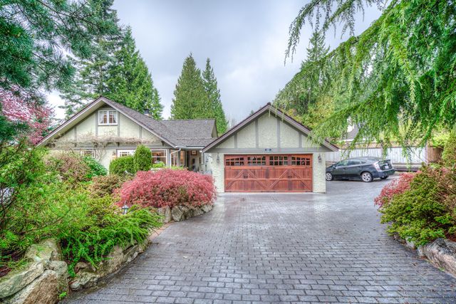 44609 at 3915 Sharon Place, West Vancouver