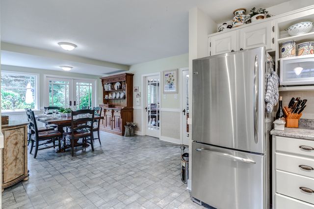 44653 at 3915 Sharon Place, West Vancouver