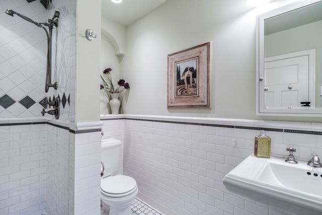 44719 at 3915 Sharon Place, West Vancouver