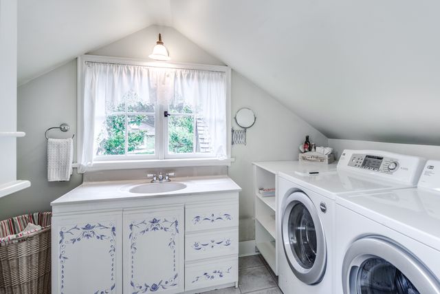 44735 at 3915 Sharon Place, West Vancouver