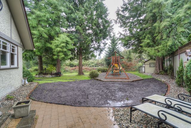 44751 at 3915 Sharon Place, West Vancouver