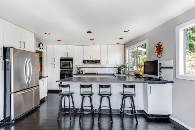 45529 at 3905 Bayridge Place, West Vancouver