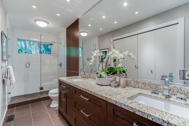 45589 at 3905 Bayridge Place, West Vancouver