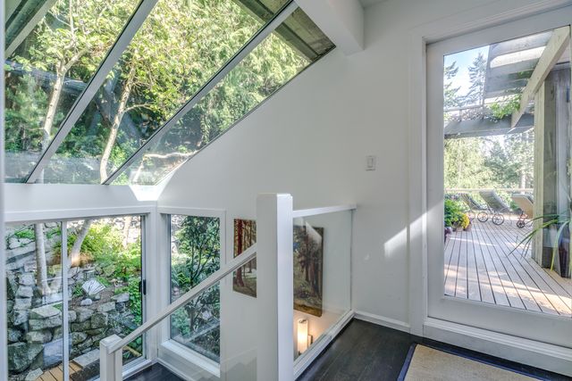 45593 at 3905 Bayridge Place, West Vancouver