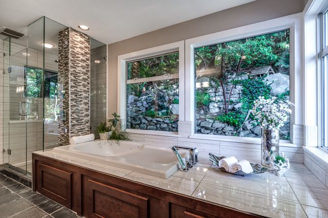 45613 at 3905 Bayridge Place, West Vancouver