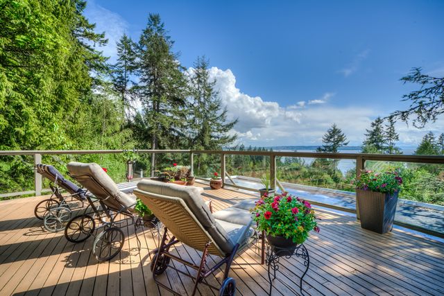 45645 at 3905 Bayridge Place, West Vancouver
