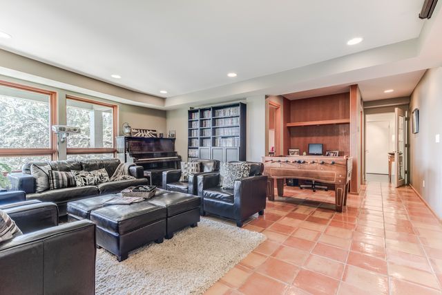 45677 at 3905 Bayridge Place, West Vancouver
