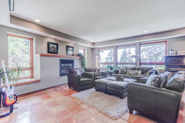 45681 at 3905 Bayridge Place, West Vancouver