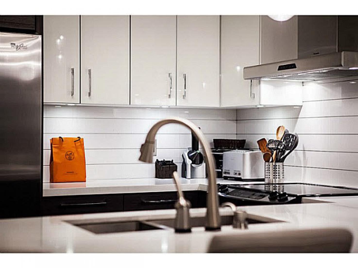 1103 - 140 14th Street, North Vancouver photo number 2