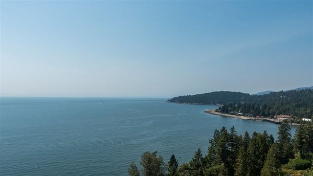 49074 at 3725 Creery Avenue, West Vancouver