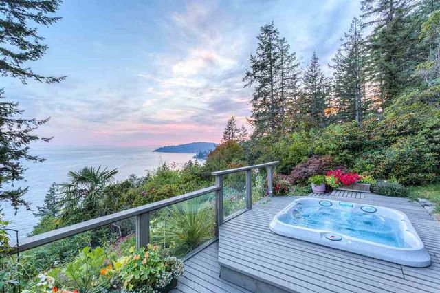 49092 at 3725 Creery Avenue, West Vancouver