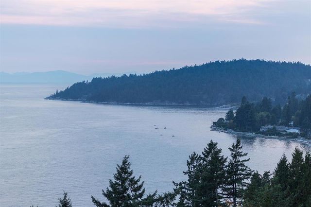 49095 at 3725 Creery Avenue, West Vancouver