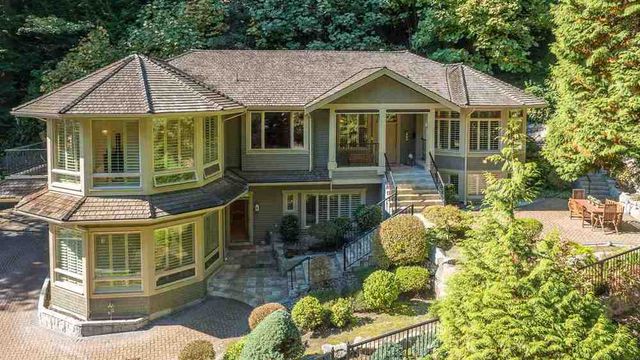 50609 at 2195 8th Street, West Vancouver