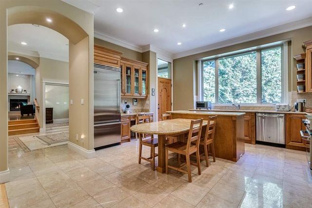 50638 at 2195 8th Street, West Vancouver