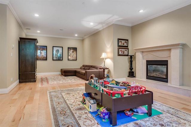 50668 at 2195 8th Street, West Vancouver