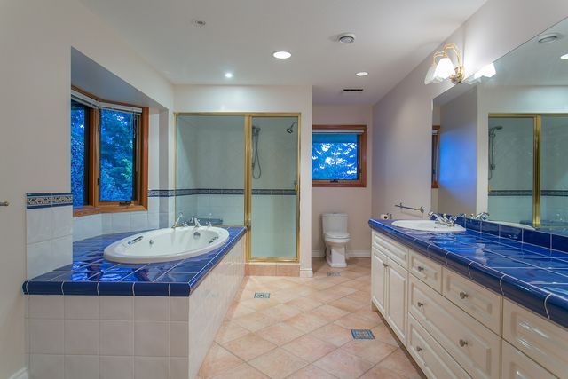 51914 at 4188 Citadel Court, North Vancouver