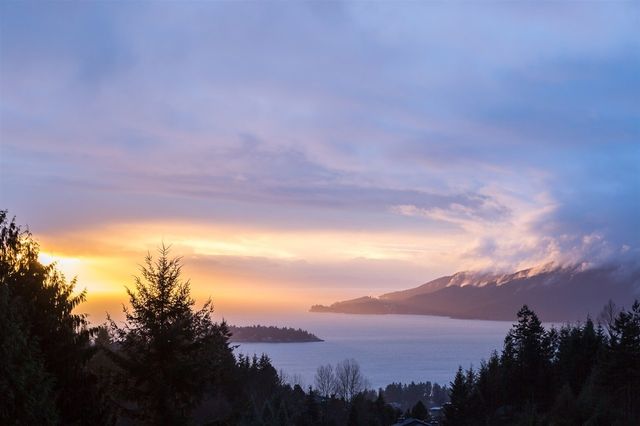 52911 at 4775 Woodside Place, West Vancouver