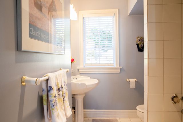 53194 at 2592 Nelon Avenue, West Vancouver