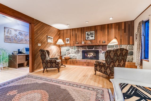 53374 at 3919 Bayridge Place, West Vancouver