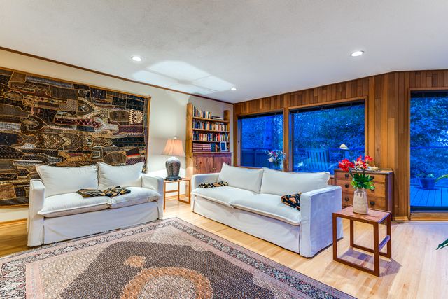 53386 at 3919 Bayridge Place, West Vancouver