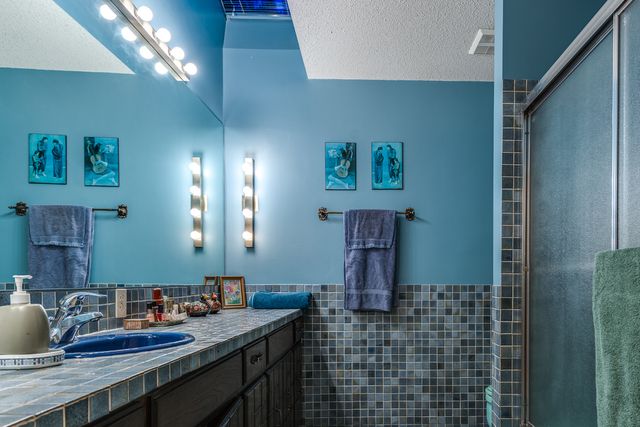 53418 at 3919 Bayridge Place, West Vancouver