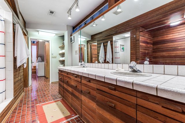 53434 at 3919 Bayridge Place, West Vancouver