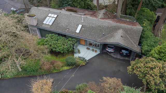53482 at 3919 Bayridge Place, West Vancouver