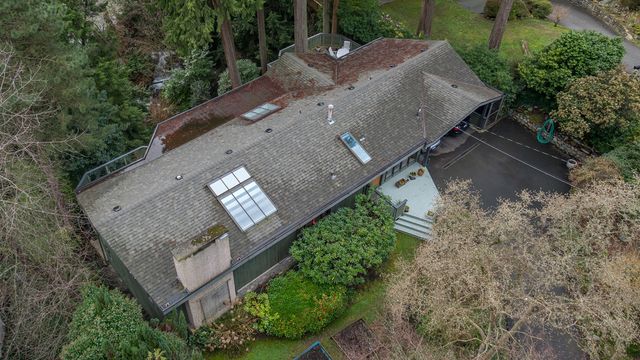 53494 at 3919 Bayridge Place, West Vancouver