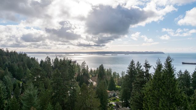 53518 at 3919 Bayridge Place, West Vancouver