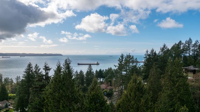 53530 at 3919 Bayridge Place, West Vancouver