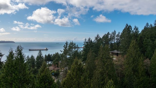 53534 at 3919 Bayridge Place, West Vancouver