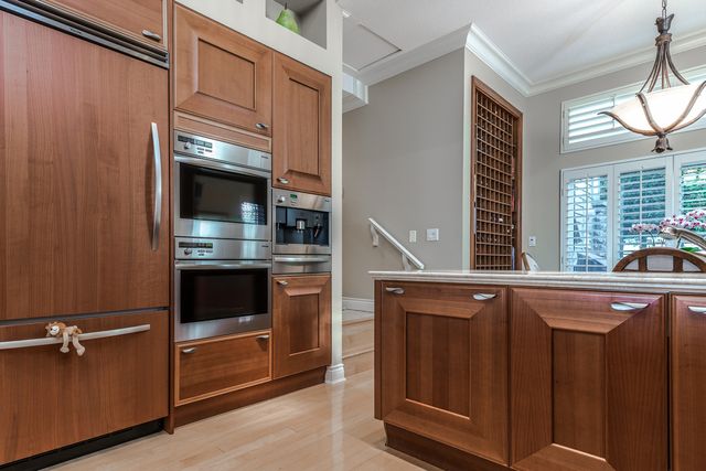 54199 at 4986 Edendale Court, West Vancouver