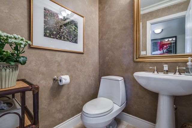 54211 at 4986 Edendale Court, West Vancouver