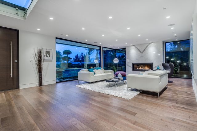 53810 at 910 Leovista Avenue, North Vancouver