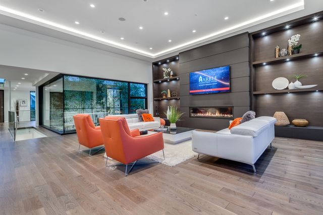 53834 at 910 Leovista Avenue, North Vancouver